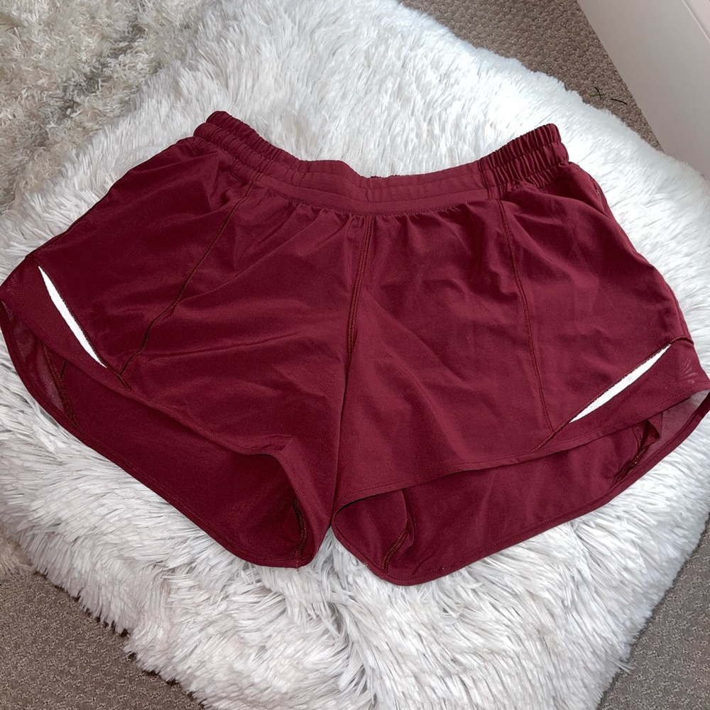 EUC Lululemon Hotty Hot 4 inch Shorts Size 8